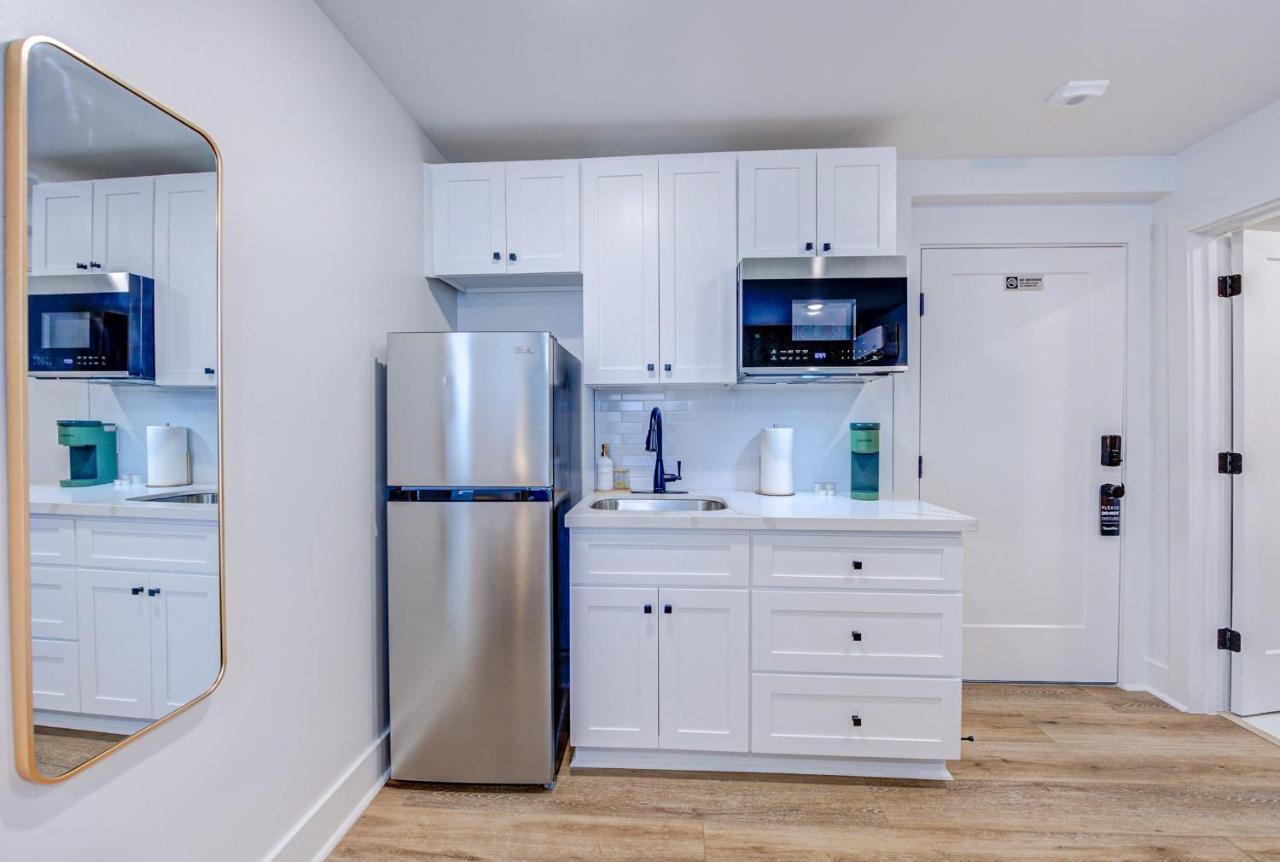 Roaring Tigers Studio Apartment Galveston Exterior photo